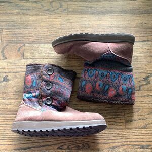 Skechers Aztec print suede button up ankle boots woman’s size 7